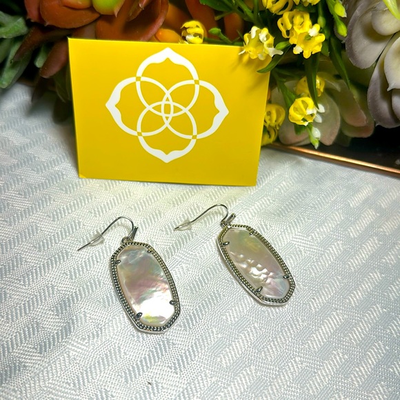 Kendra Scott Earrings Elle white silver MOP - Picture 3 of 6